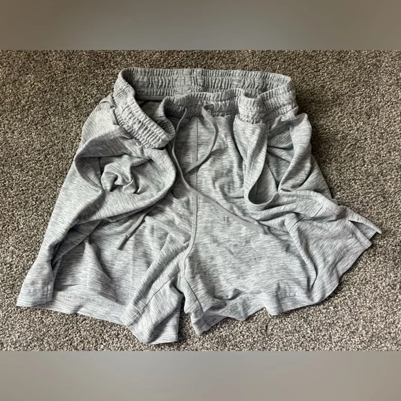 Old Navy Women’s Breathe ON Athletic Short in Medium Gray Size Medium - Picture 3 of 7